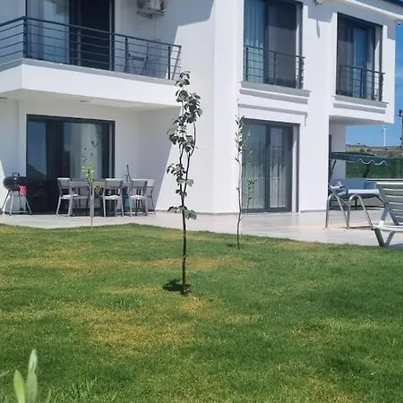 Tozar Didim'de Oezel Havuzlu Villa Pali