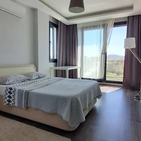 Tozar Didim'de Oezel Havuzlu Villa *